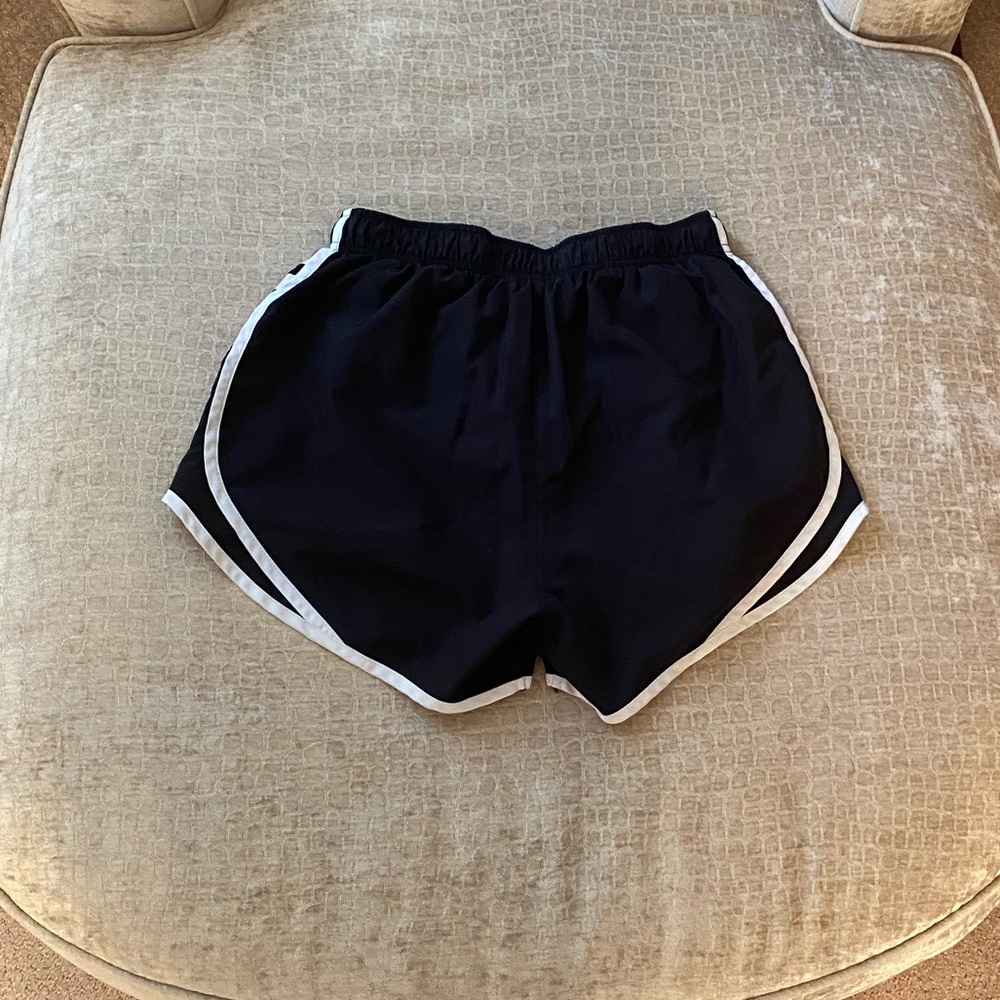 Nike Dri Fit 4” lined shorts - Picture 2 of 5